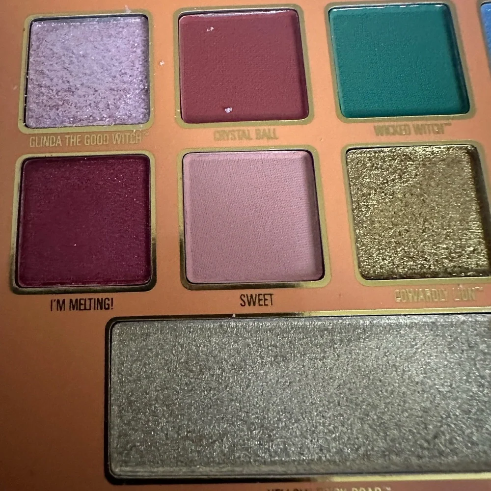 Kylie Cosmetics Wizard Of Oz Eye & Face Pressed Powder Pallete